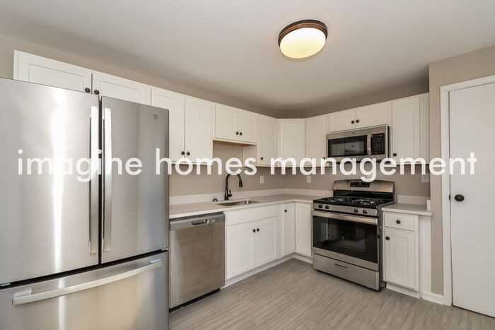 7017 Beechmont Ave - Photo 4 of 17