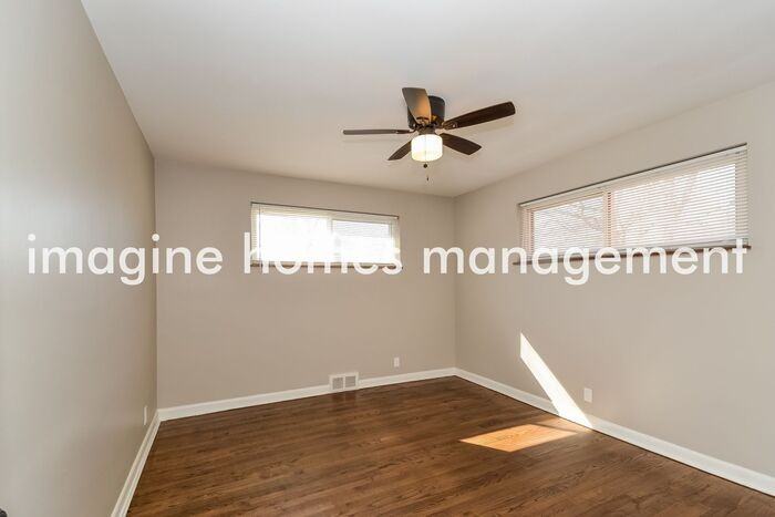 7017 Beechmont Ave - Photo 5 of 17