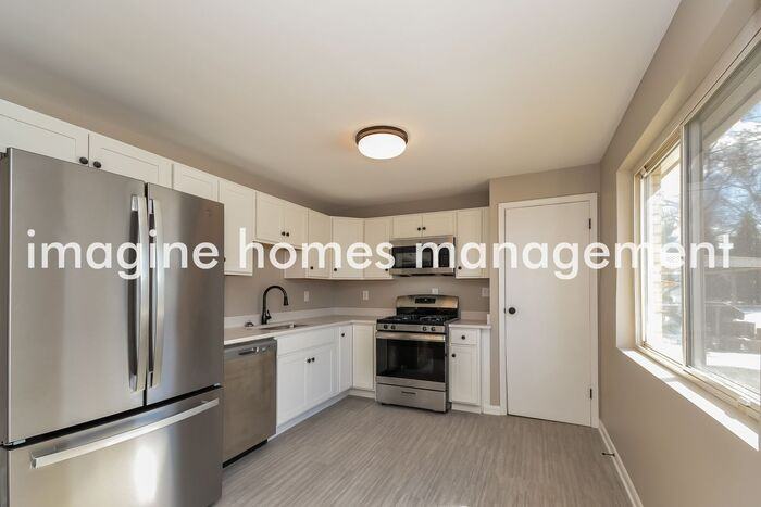 7017 Beechmont Ave - Photo 7 of 17