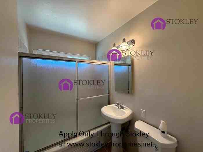 1560 Pine St - Photo 5 of 9