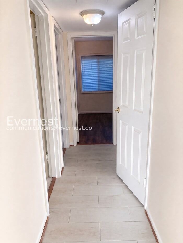 1528 Northgate Sq - Photo 6 of 18