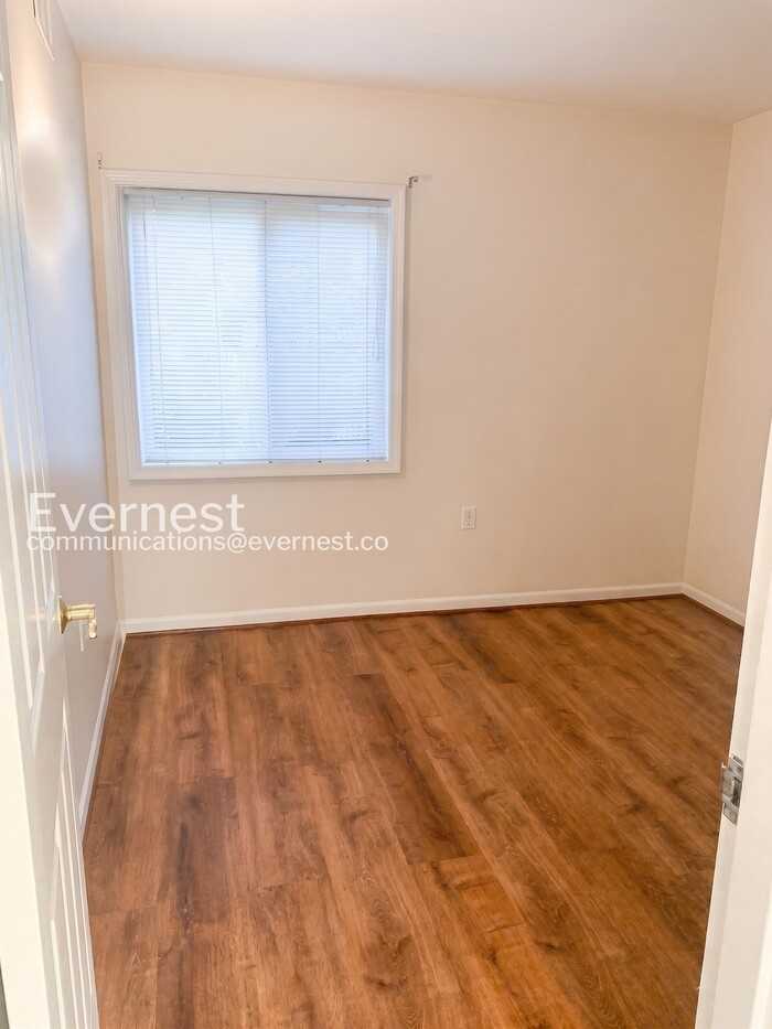 1528 Northgate Sq - Photo 7 of 18