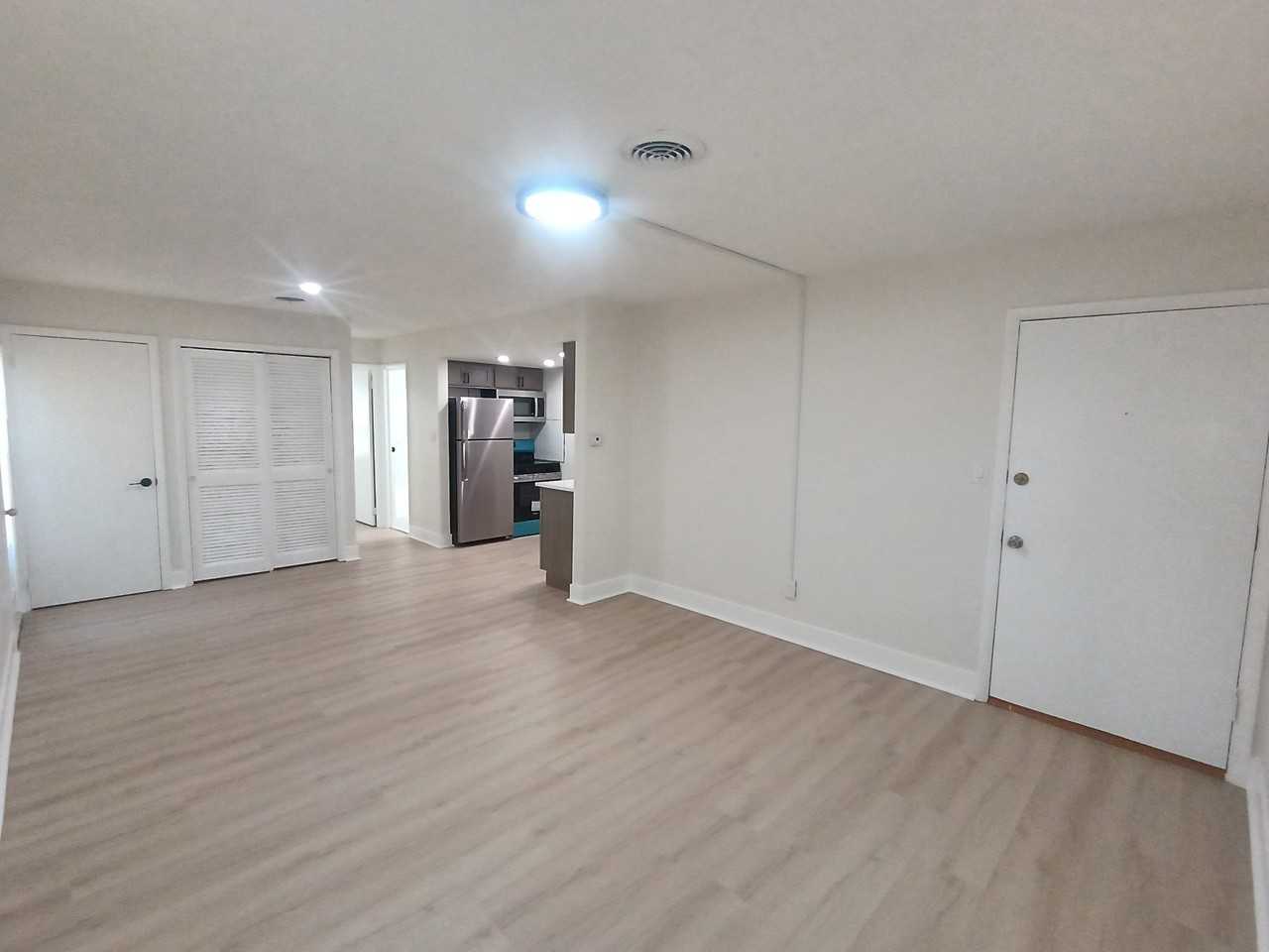 715 E 12th St #L - Photo 7 of 10