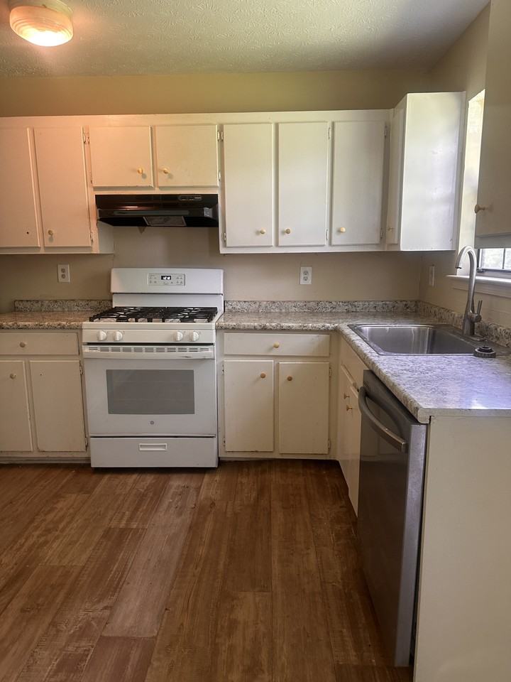 3049 Cross Creek Dr #NA - Photo 5 of 8