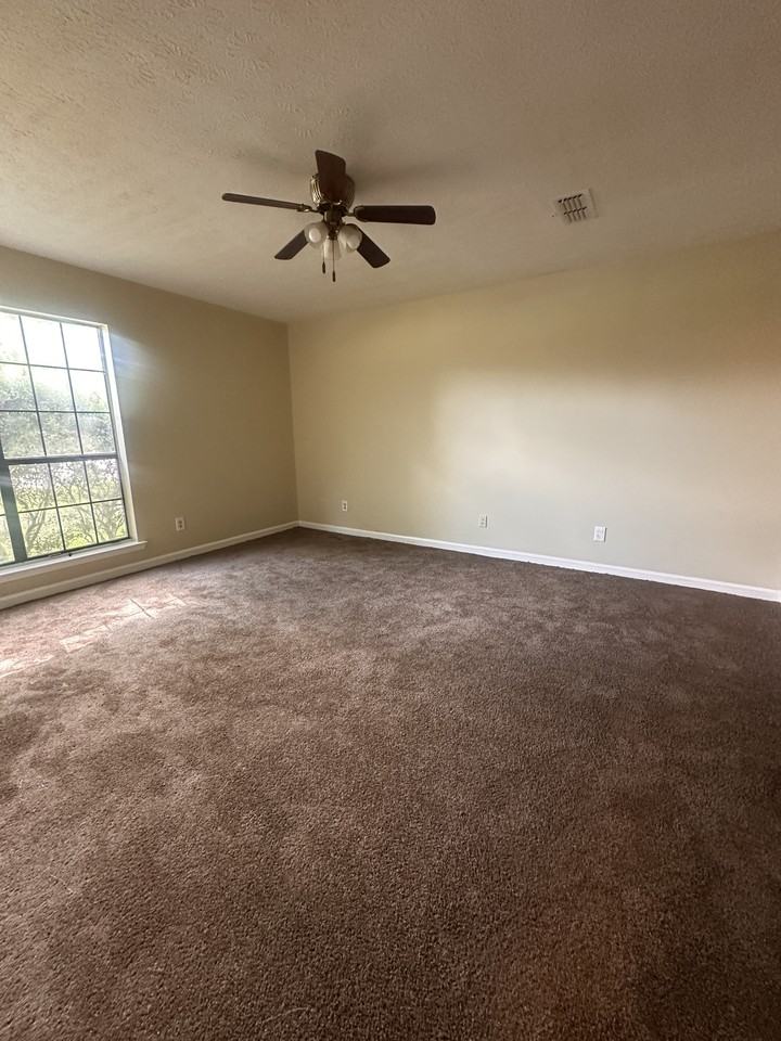3049 Cross Creek Dr #NA - Photo 6 of 8