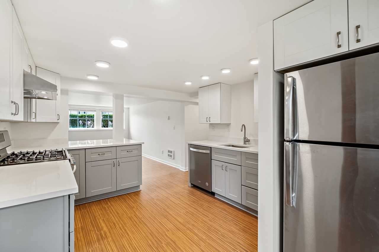 2203 Nob Hill Ave N #1 - Photo 2 of 8