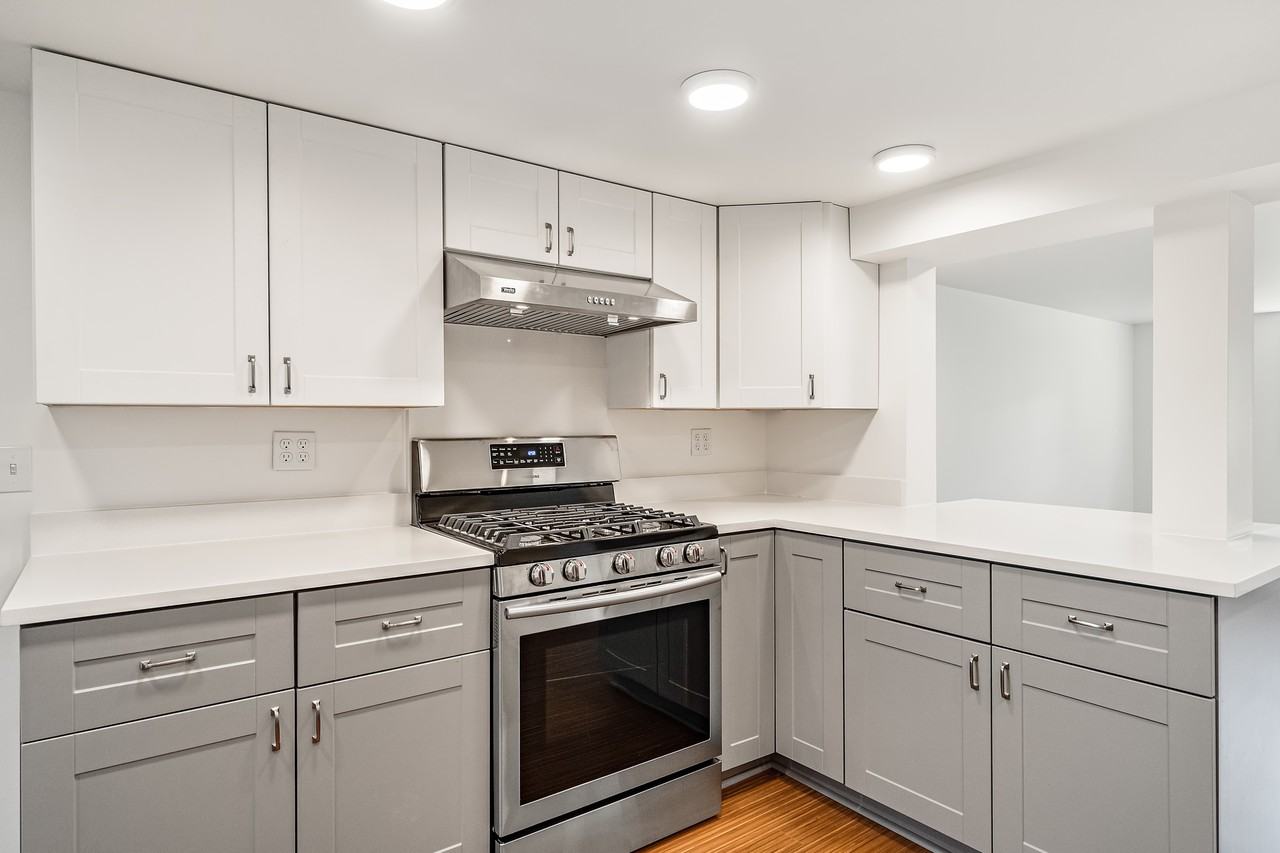 2203 Nob Hill Ave N #1 - Photo 3 of 8