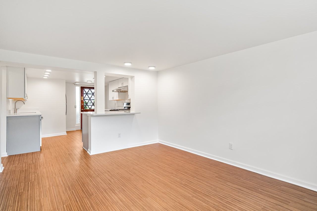 2203 Nob Hill Ave N #1 - Photo 4 of 8