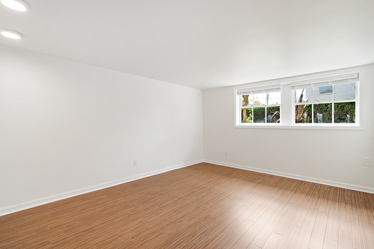 2203 Nob Hill Ave N #1 - Photo 6 of 8