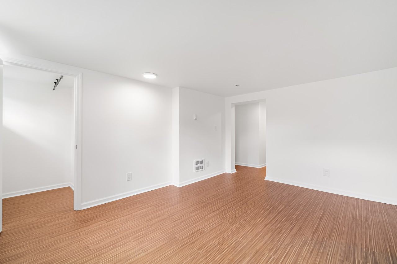 2203 Nob Hill Ave N #1 - Photo 7 of 8