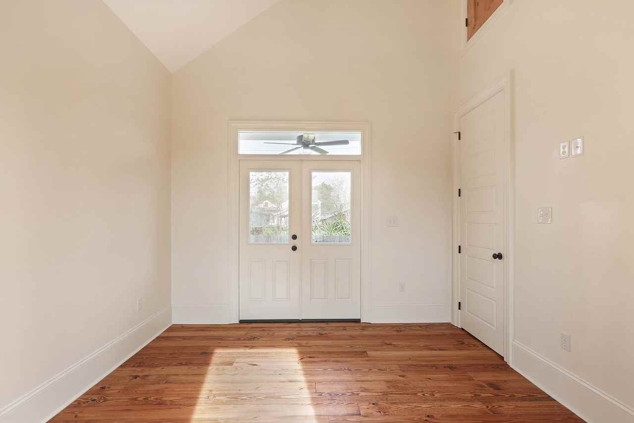 1820 Laharpe St #B - Photo 2 of 5