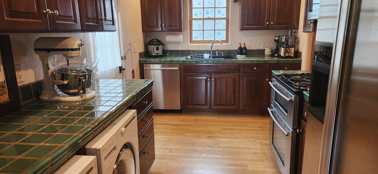 341 Bishops Lodge Rd - Photo 5 of 19