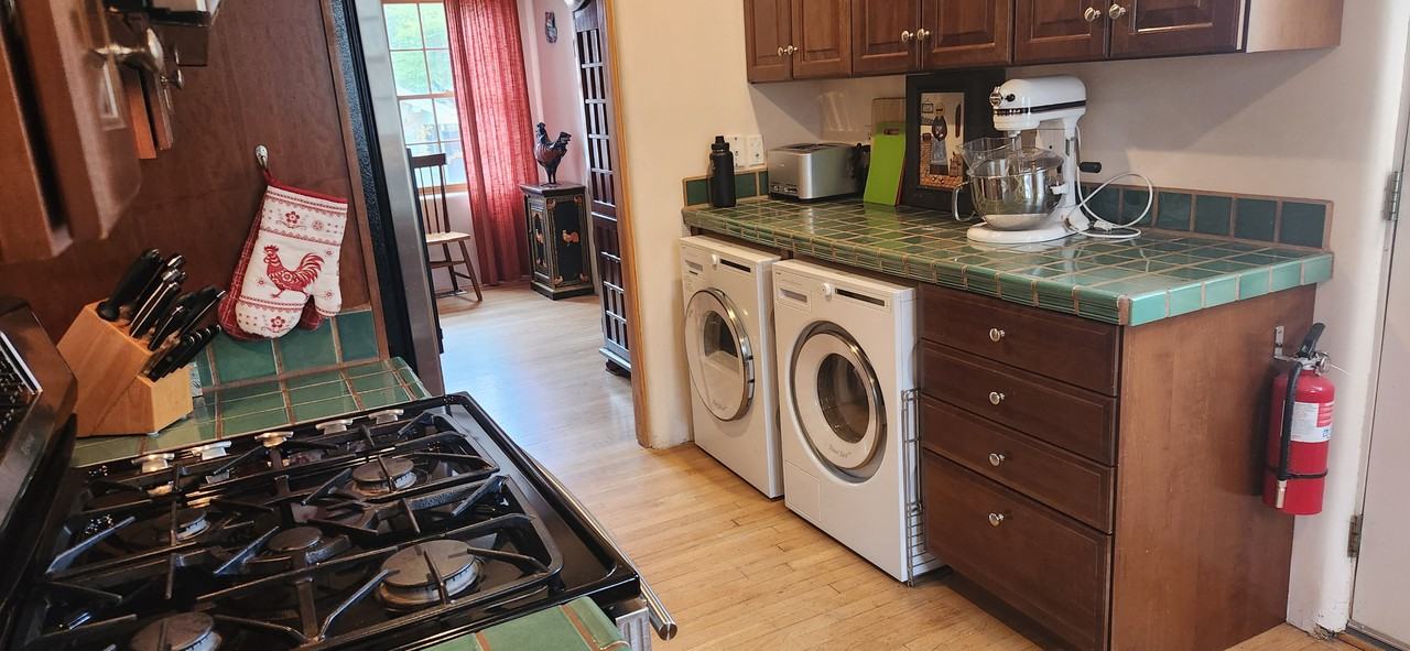 341 Bishops Lodge Rd - Photo 6 of 19