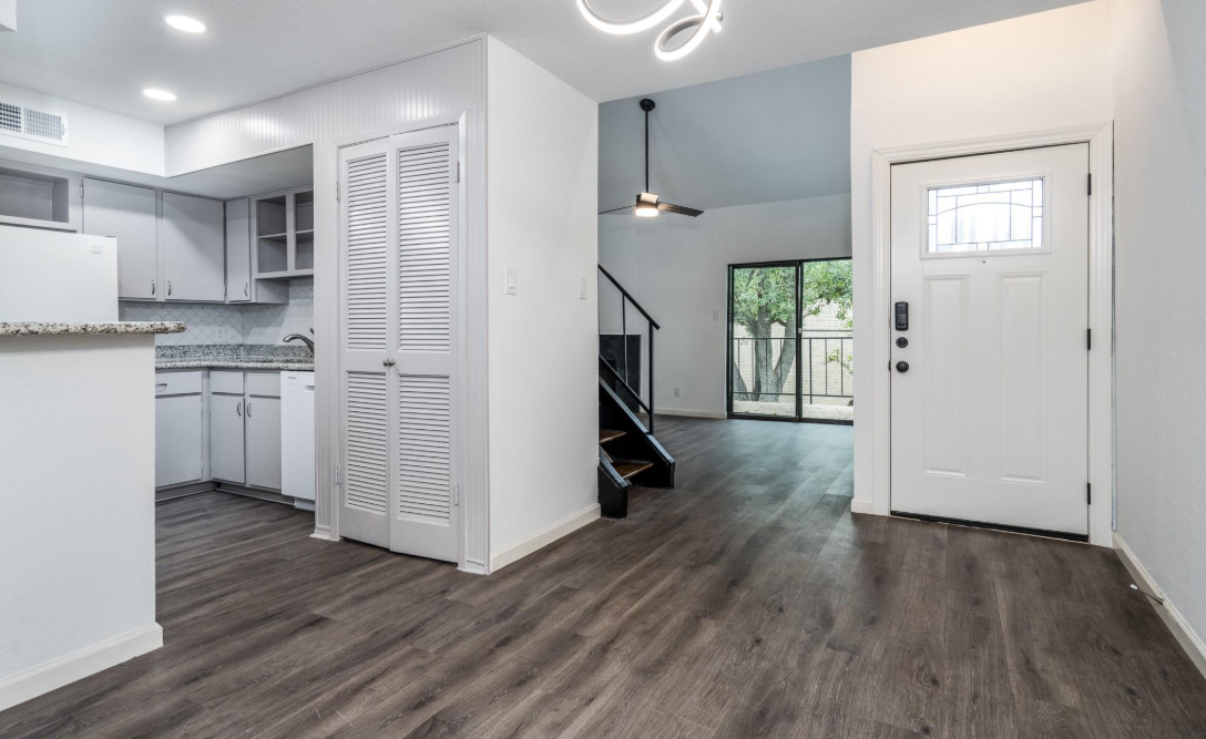 10811 Richmond Ave #109 - Photo 3 of 15