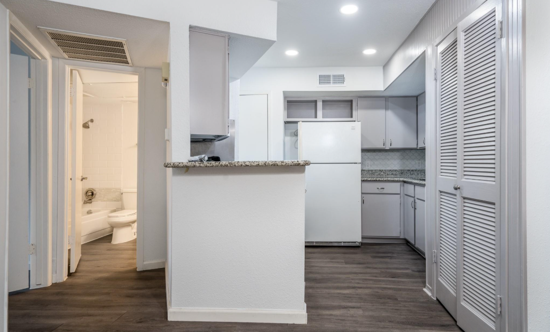 10811 Richmond Ave #109 - Photo 5 of 15