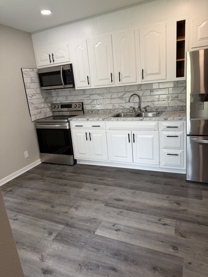 228 N Main St #228A - Photo 7 of 13