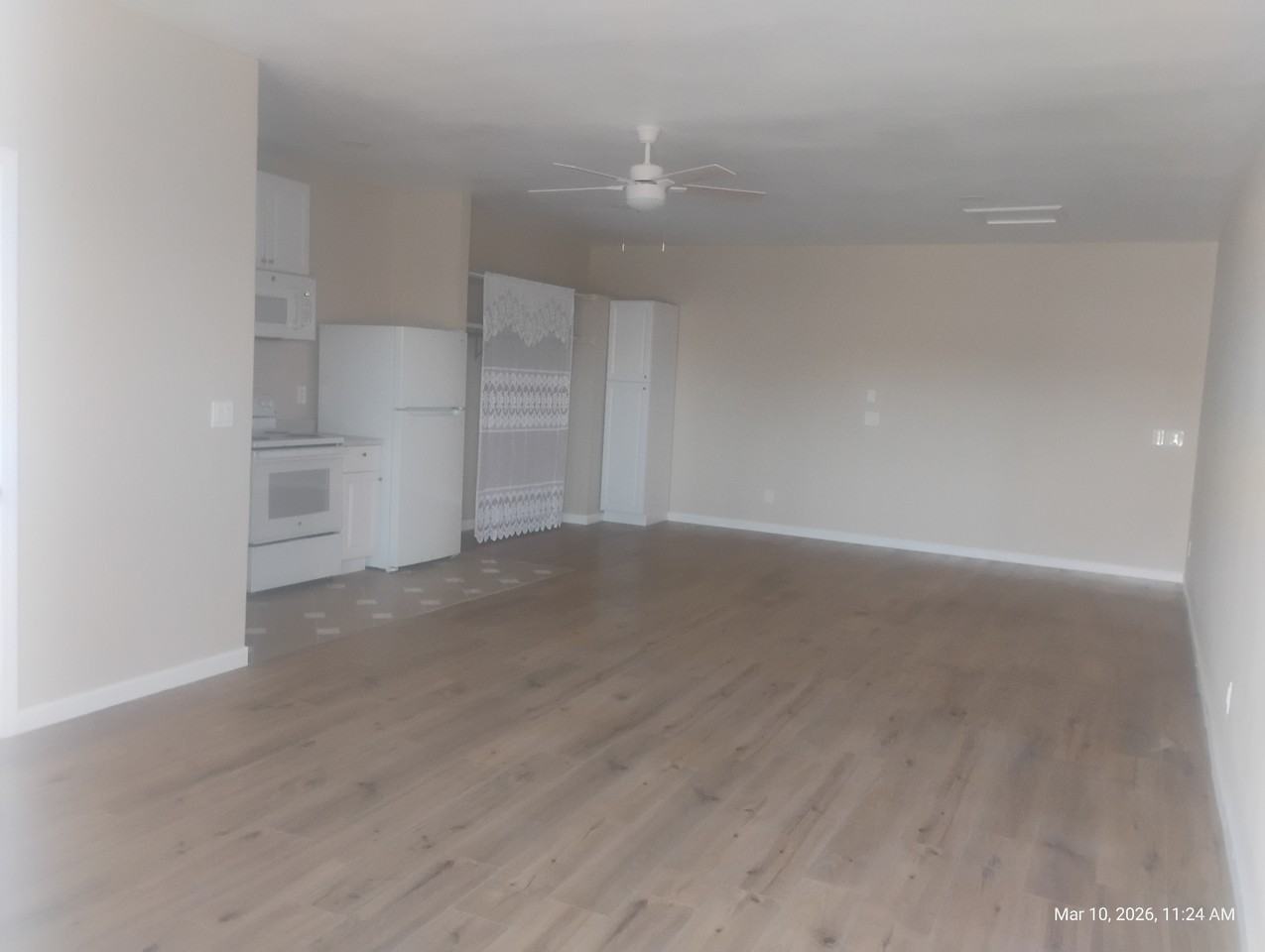 118 W Clausen Rd #B - Photo 2 of 6