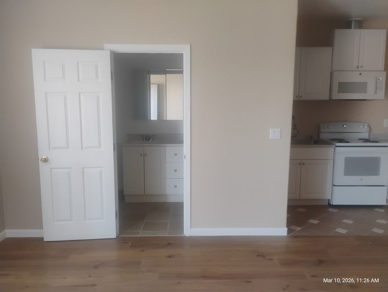 118 W Clausen Rd #B - Photo 3 of 6