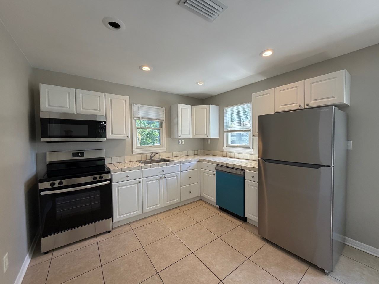 2813 N Morgan St #NA - Photo 4 of 6