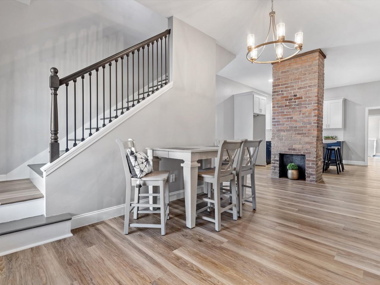 105 S York St #NA - Photo 3 of 14