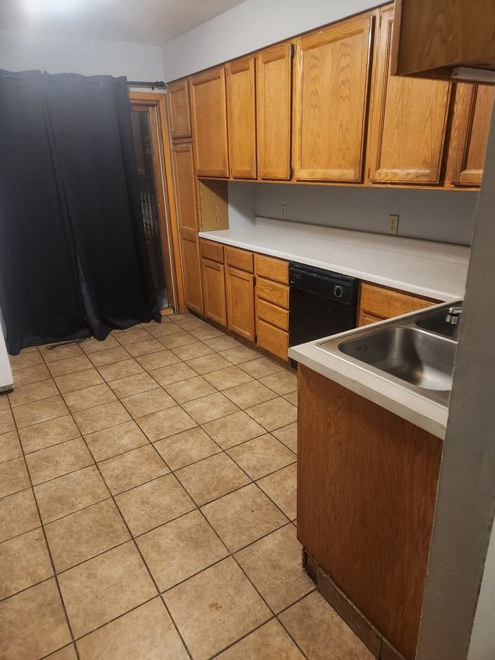 3311 Sheridan Ave N - Photo 5 of 10