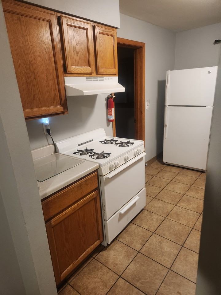 3311 Sheridan Ave N - Photo 7 of 10