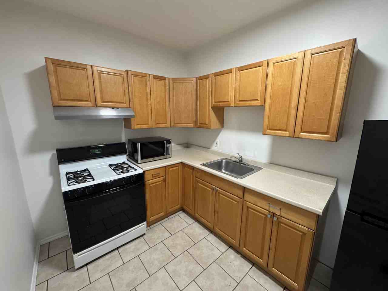 546 Walnut St #1 - Photo 4 of 13