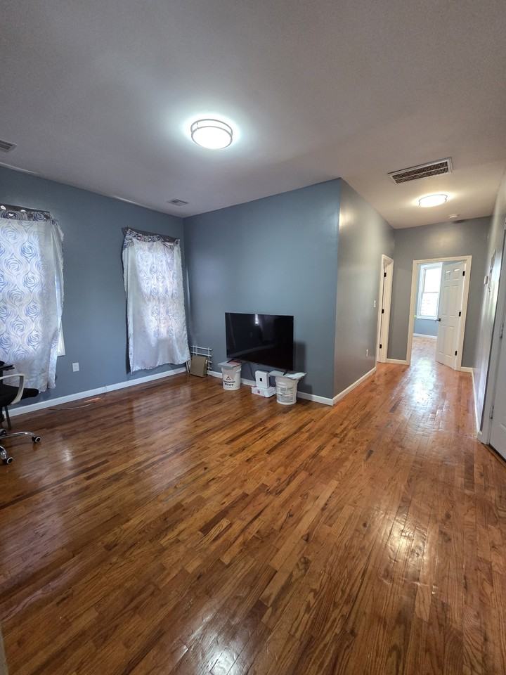 136 S 11th St #3 - Photo 2 of 9