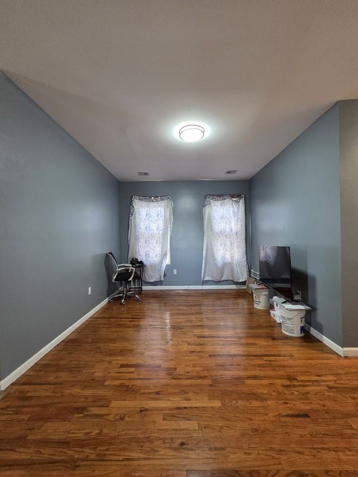 136 S 11th St #3 - Photo 3 of 9