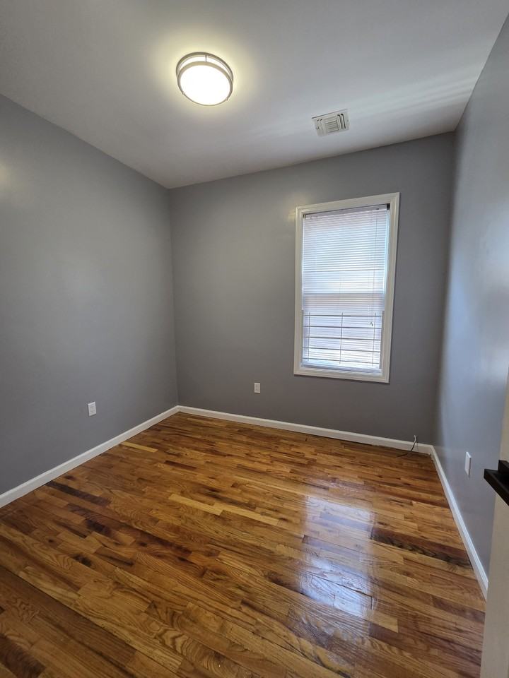 136 S 11th St #3 - Photo 6 of 9