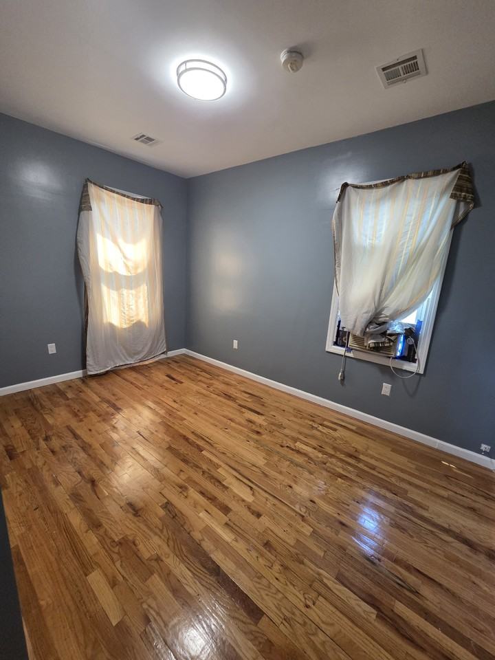 136 S 11th St #3 - Photo 7 of 9
