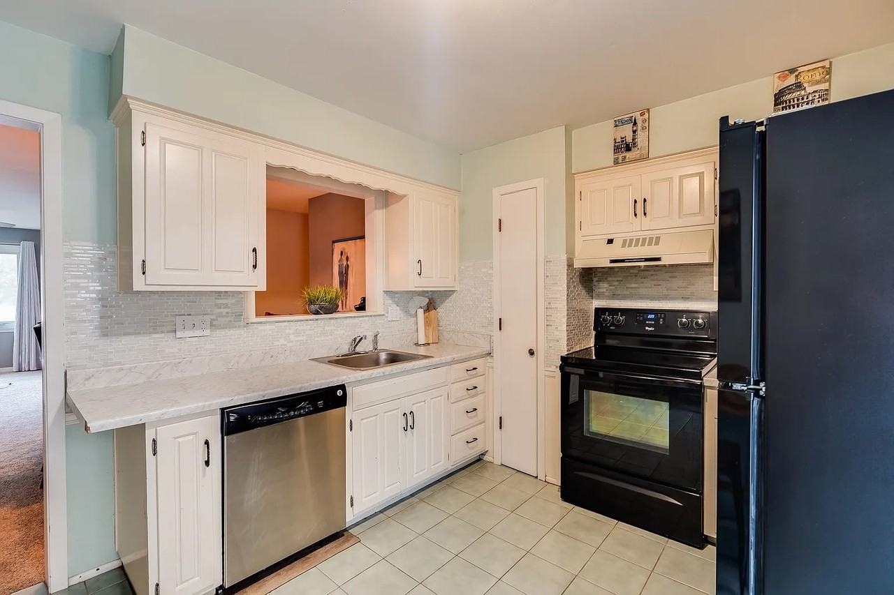462 W 104th St #B - Photo 6 of 21