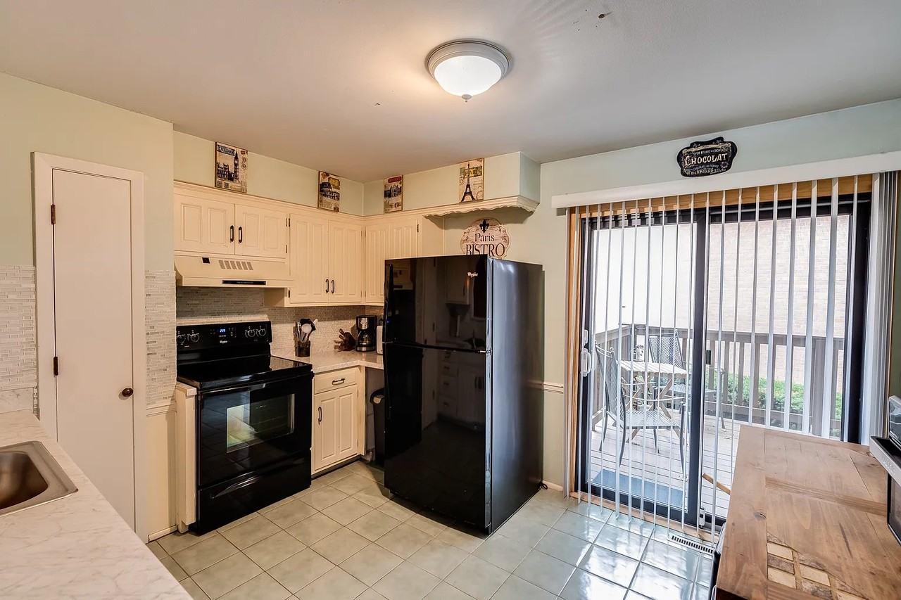 462 W 104th St #B - Photo 7 of 21