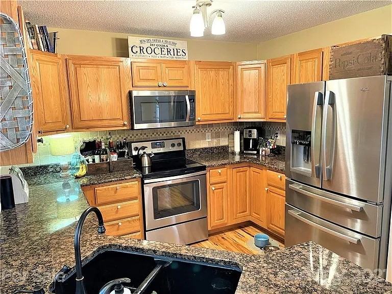17 Grove Garden Ave #NA - Photo 4 of 12