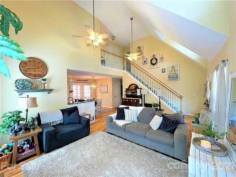 17 Grove Garden Ave #NA - Photo 6 of 12