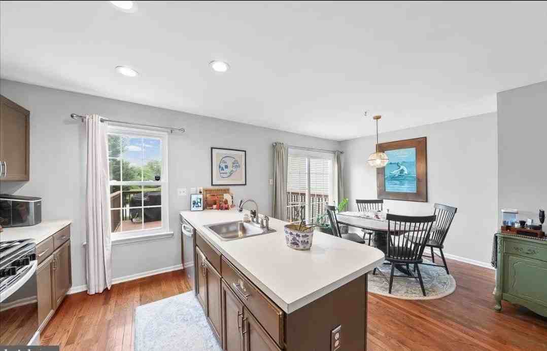 603 Longwood Rd #603 - Photo 7 of 14