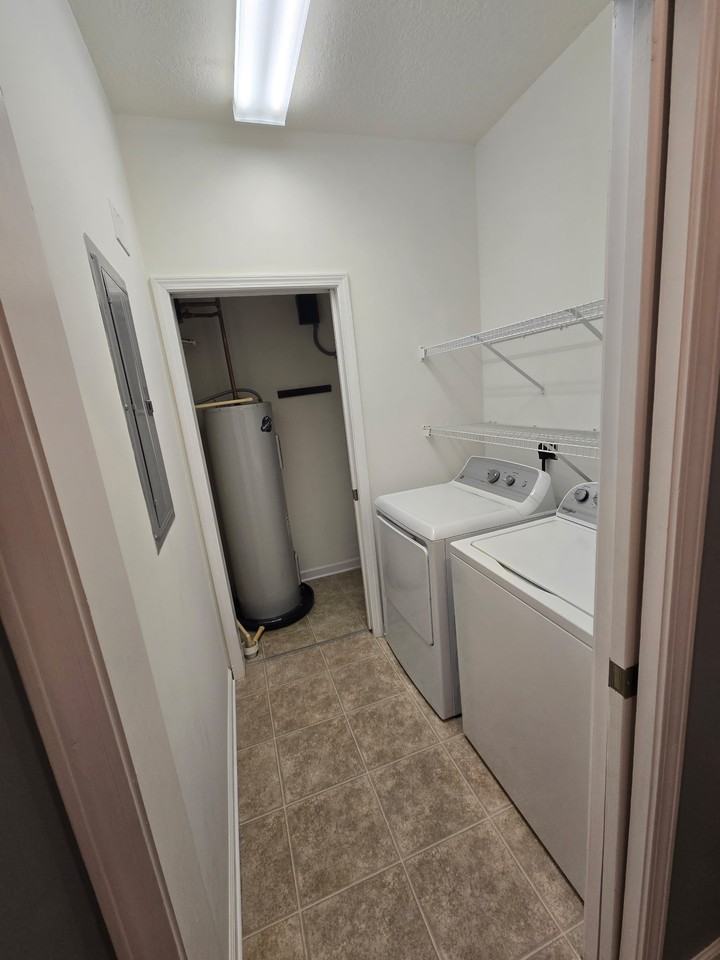 4104 Pinehurst Cir #2L - Photo 3 of 19