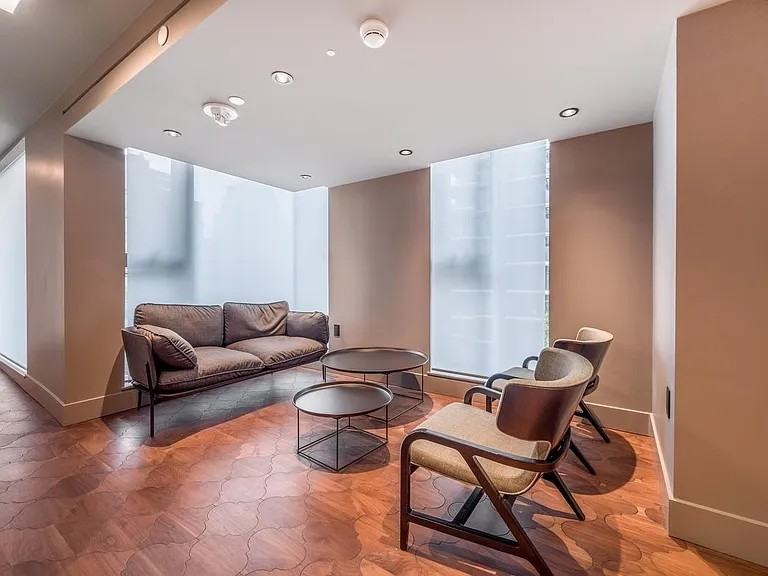 1408 Robson Street - Photo 17