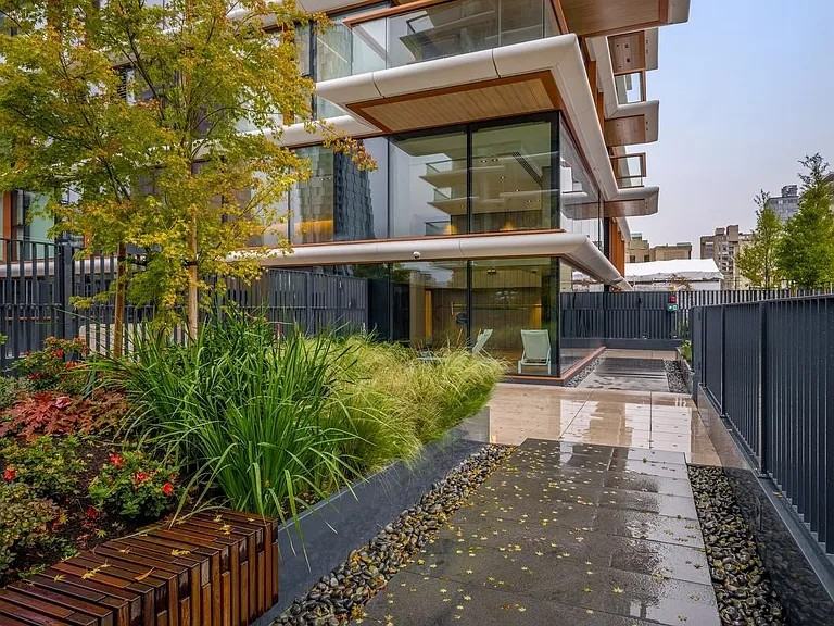 1408 Robson Street - Photo 20