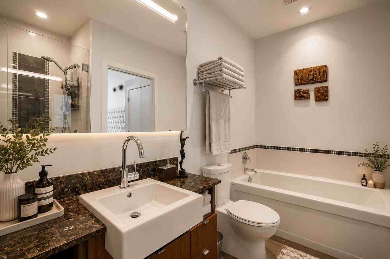 1205 Howe St - Photo 5 of 11