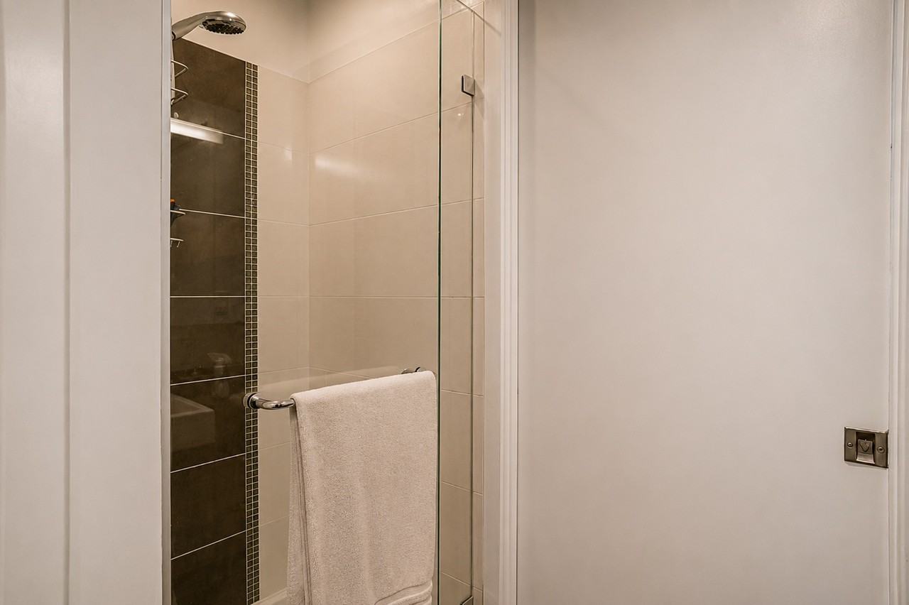 1205 Howe St - Photo 6 of 11