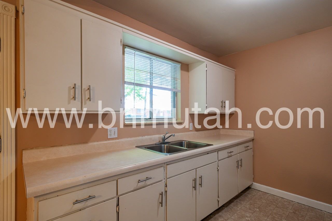 1561 E Delaware Ln #1 - Photo 4 of 30