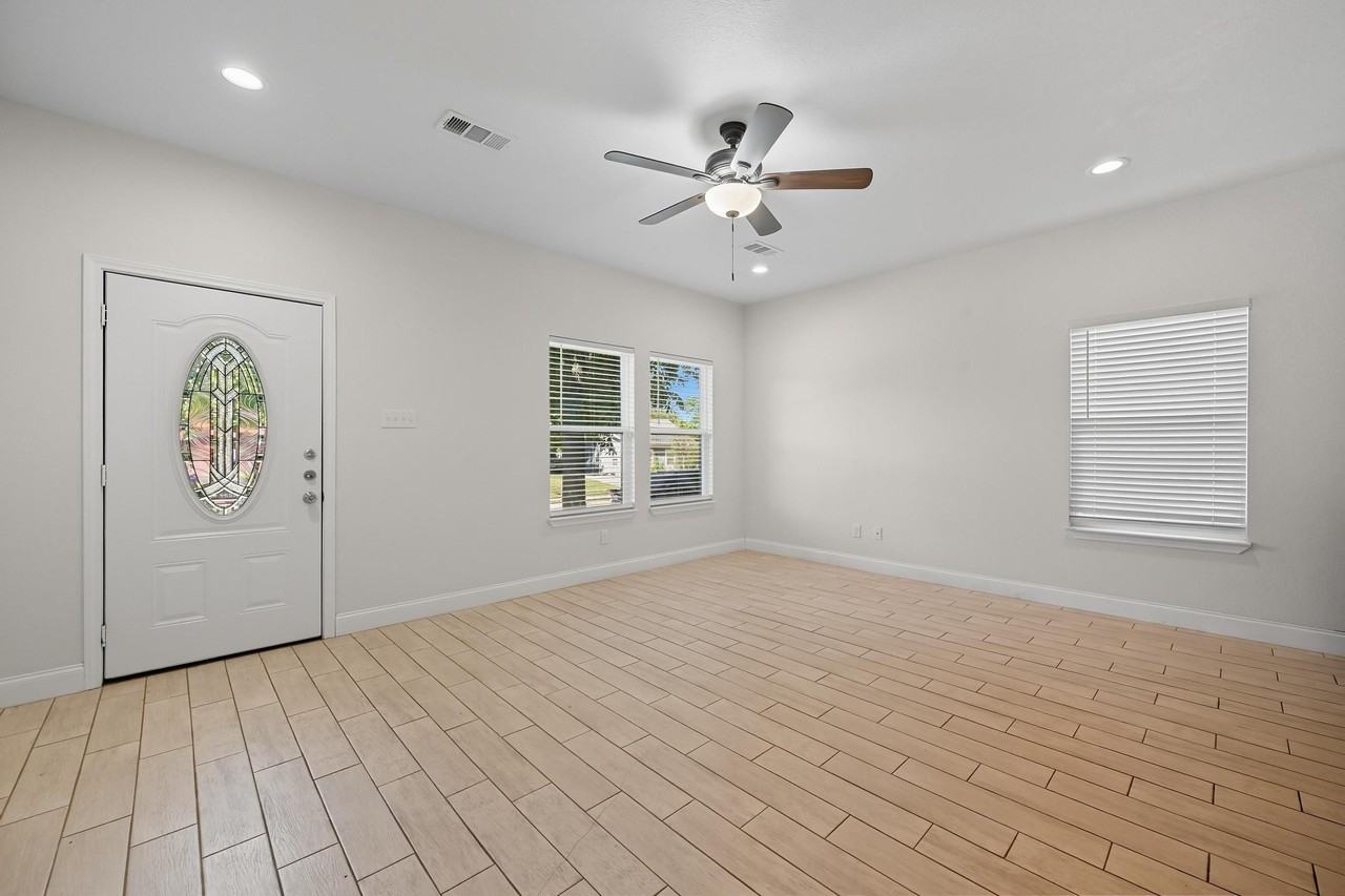 2911 Marshall St #1 - Photo 2 of 20