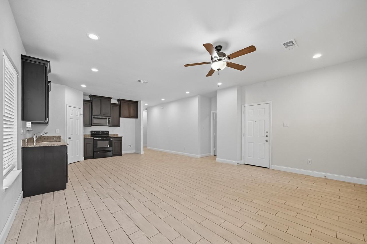 2911 Marshall St #1 - Photo 3 of 20