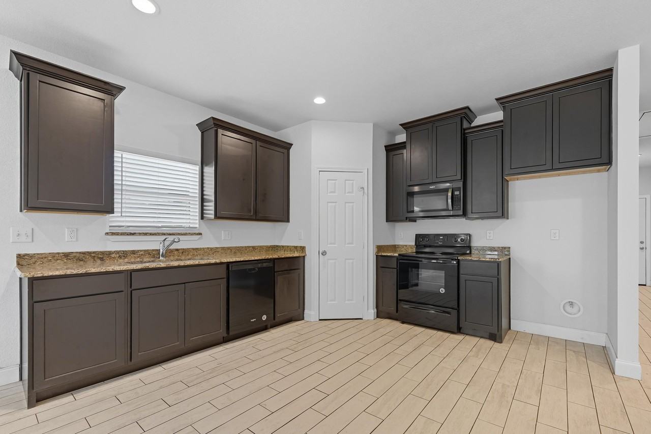 2911 Marshall St #1 - Photo 4 of 20