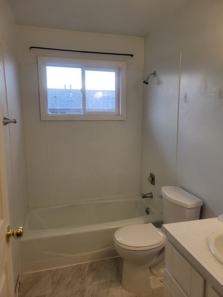 1812 Phillips St #1 - Photo 6 of 18