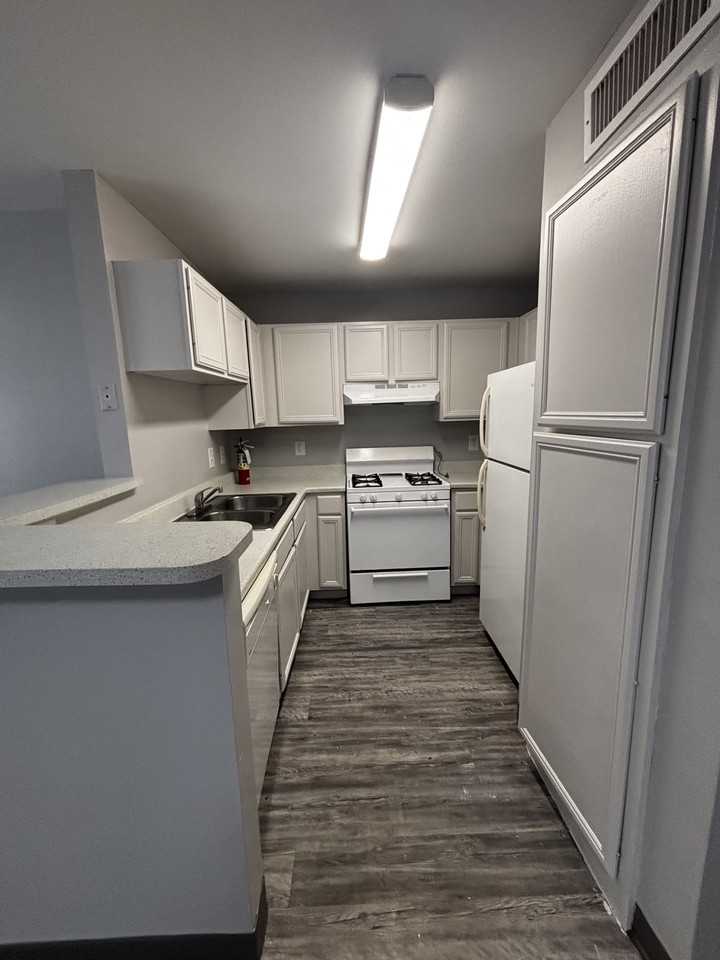 2601 Sarah Avenue-474 #474-60 - Photo 3 of 18