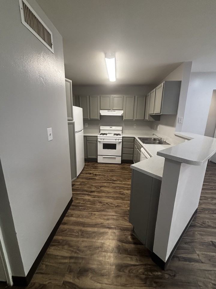 2601 Sarah Avenue-174 #174-60 - Photo 3 of 19