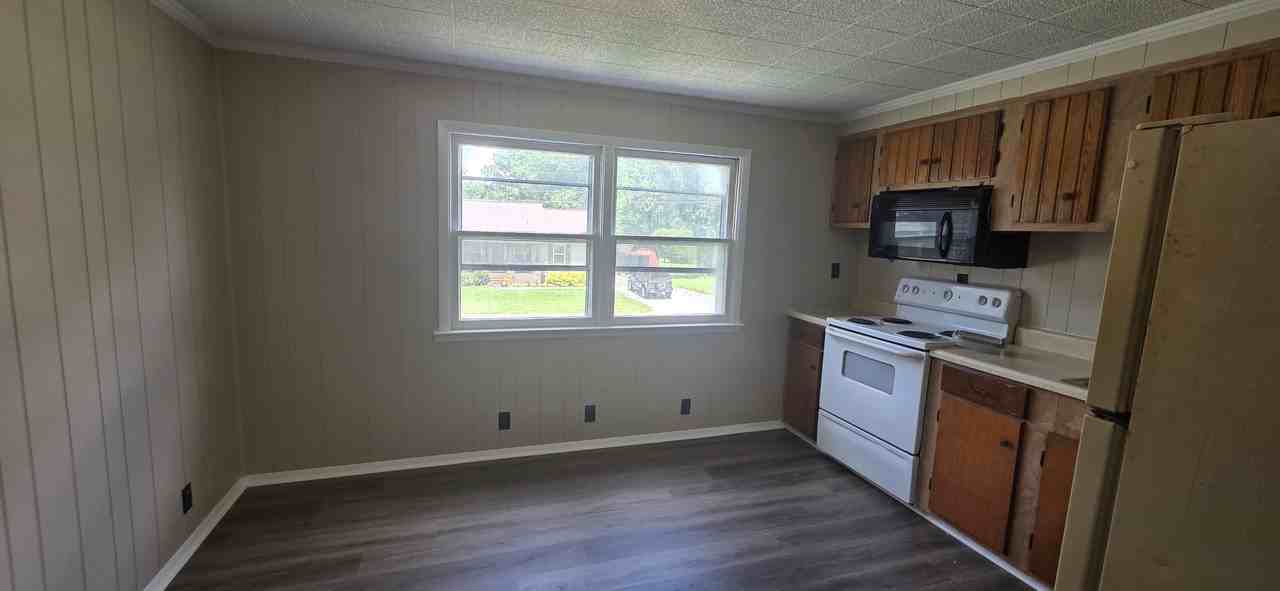 413 W High St #B - Photo 4 of 12