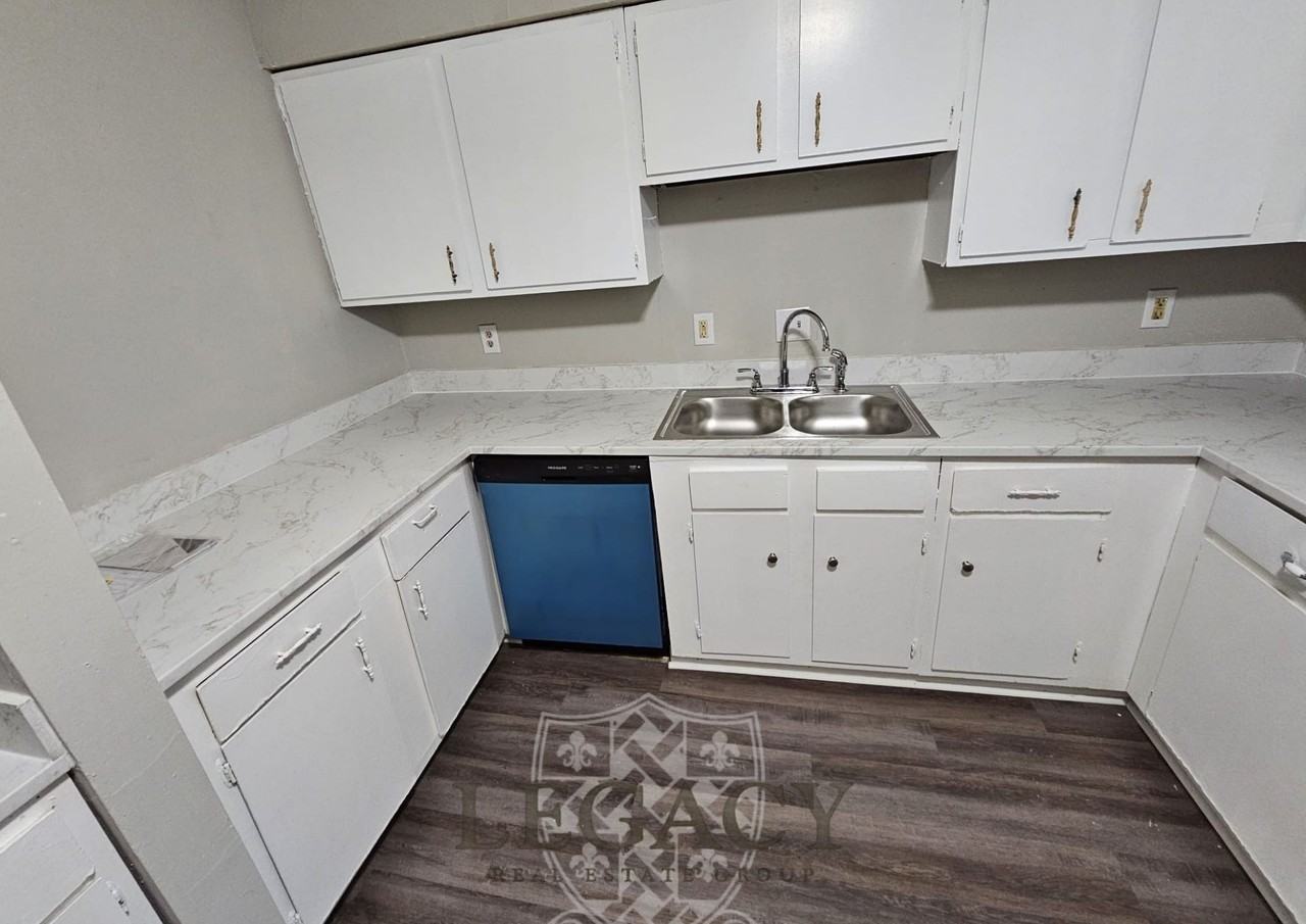 1077 Harold Dr #1 - Photo 2 of 8